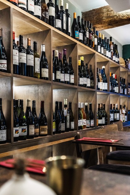 bouteilles-cave-vins.jpg